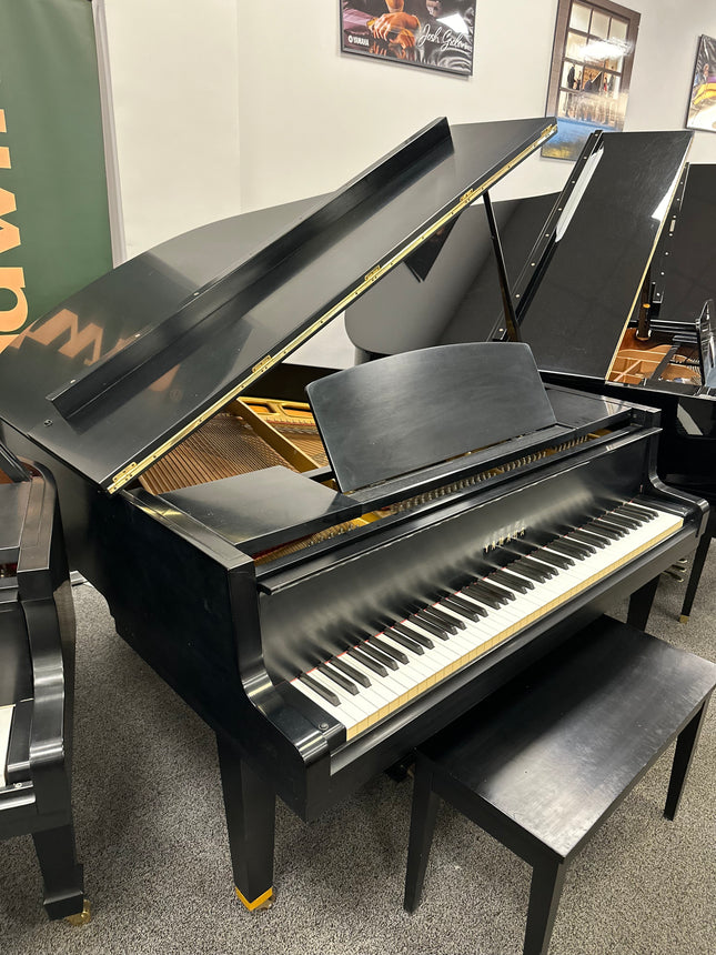 Used Yamaha GH1 baby grand Polished Ebony
